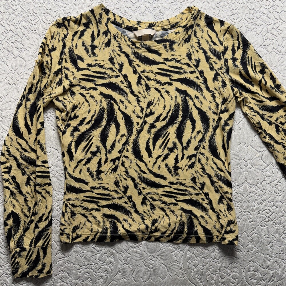H&M Shirt Womens XS Yellow Black Animal Print Long Sleeve Crew Neck Cotton Tee